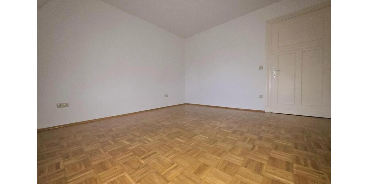 Altbau-Charme: 4,5 Zi. mit Echtholzparkett & sep. Home-Office-Zimmer in Top-Lage (Stadtwald-Nähe) 4 zimmer