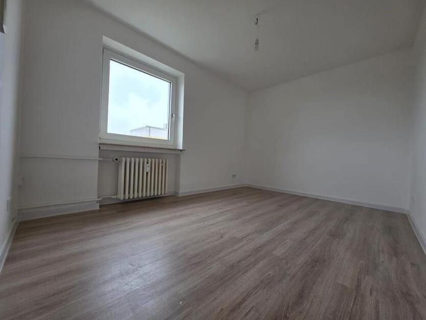 Moderne 3-Zimmer-Wohnung mit fantastischen Ausblick– Frisch Renoviert & Sofort Einzugsbereit zimmer