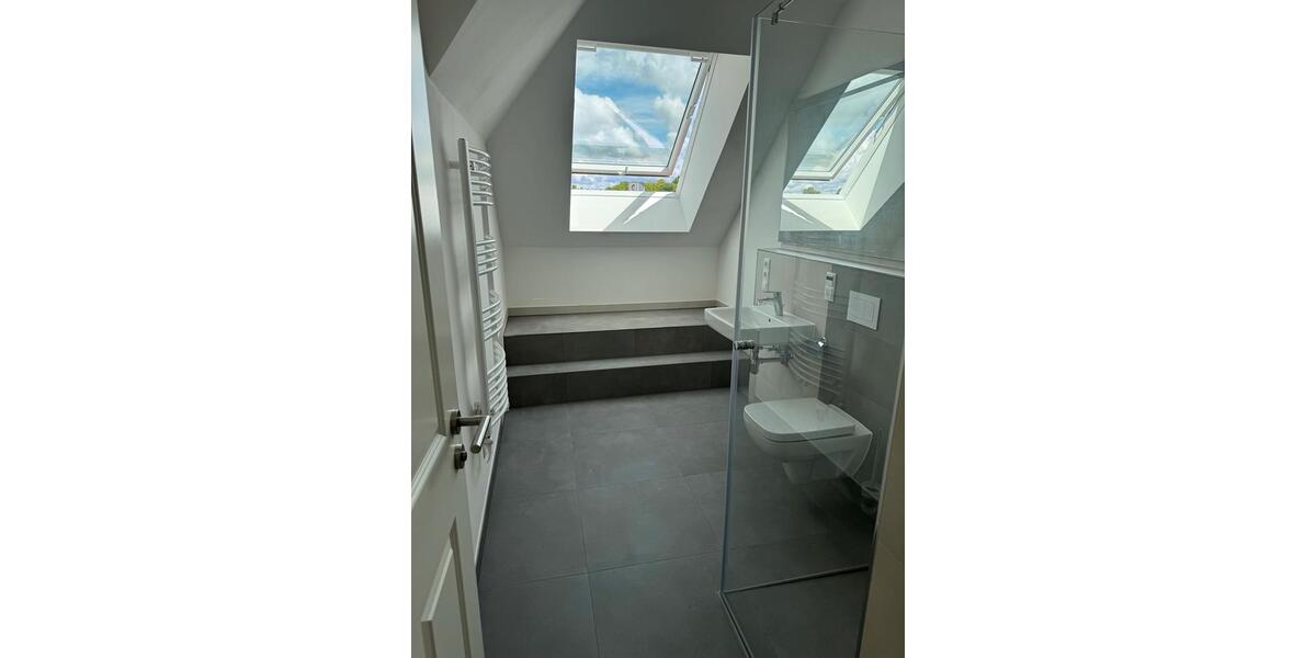 Dachgeschoßwohnung Werdau - 4 Zimmer, 112 m&sup2;, 925&euro; | Angebot:26587579