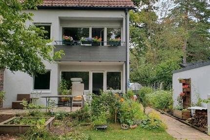 1,5 Zimmer in einer DHH mit großem Garten in toller Lage