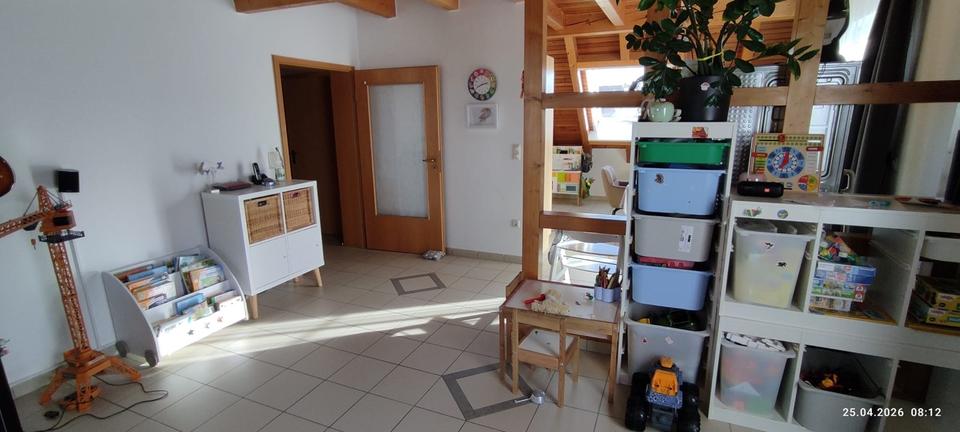 Dachgeschoßwohnung Üchtelhausen - 4 Zimmer, 140 m&sup2;, 900&euro; | Angebot:26506554