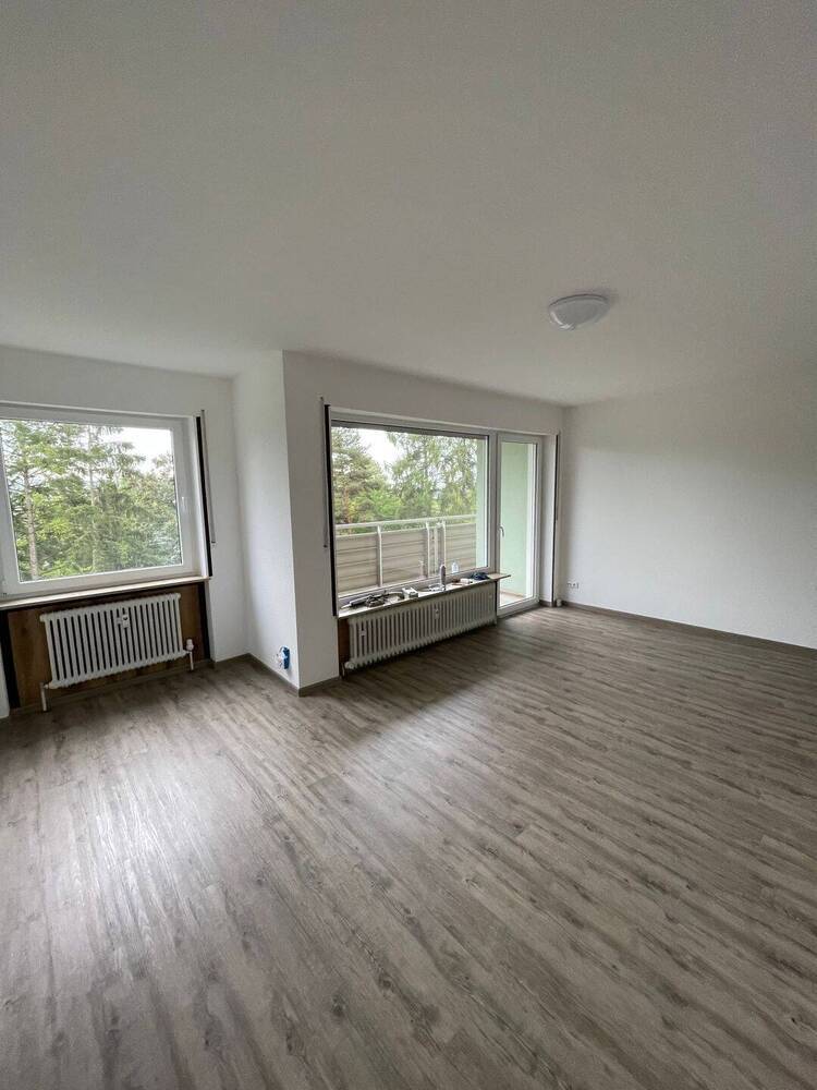Komplett Renovierte 3 12 Zimmer Wohnung