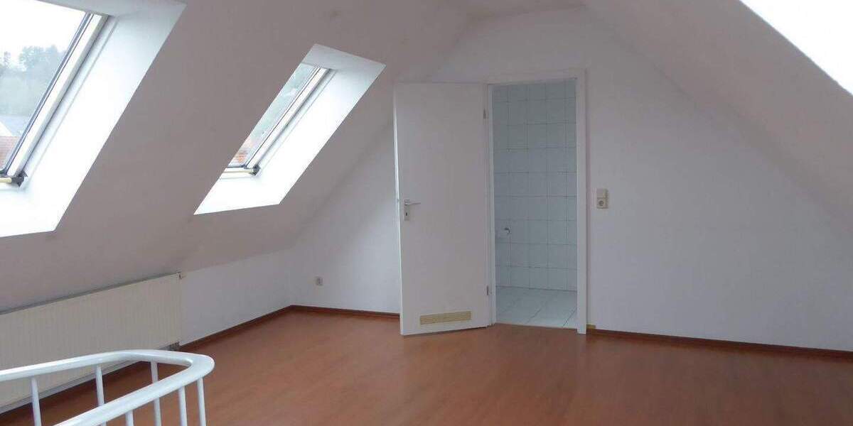 Etagenwohnung Rudolstadt Volkstedt - 4 Zimmer, 81 m&sup2;, 660&euro; | Angebot:25814016