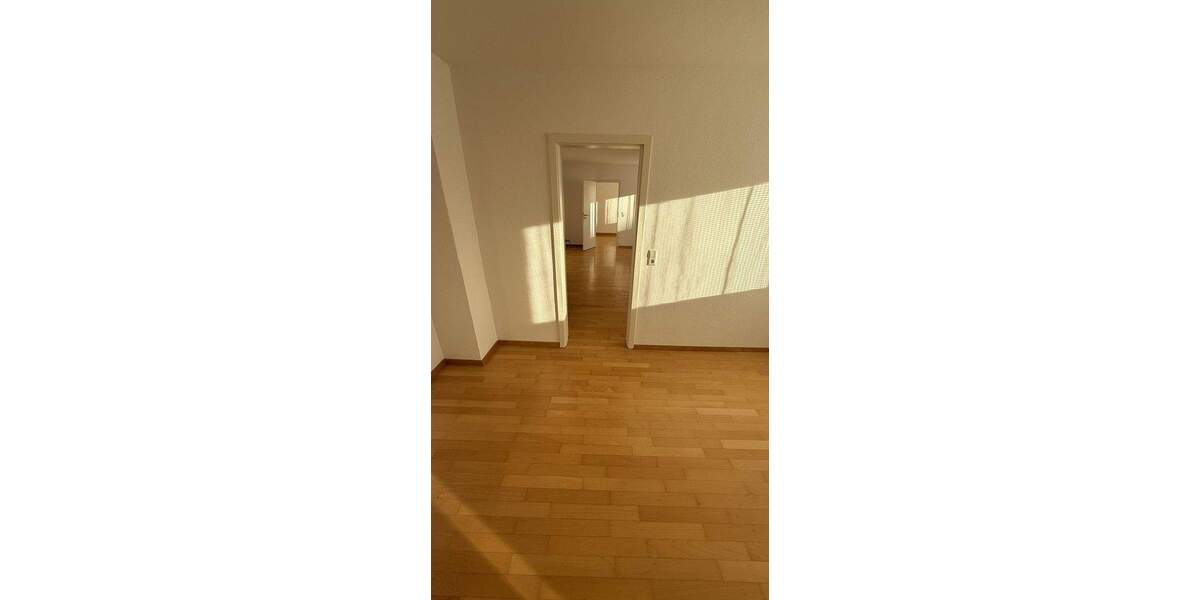 4,5-Zimmer-Wohnung Halbhöhenlage von Stuttgart, Renoviert, EBK, 2XBalkon, Stellplatz, u.m.v. 4 zimmer
