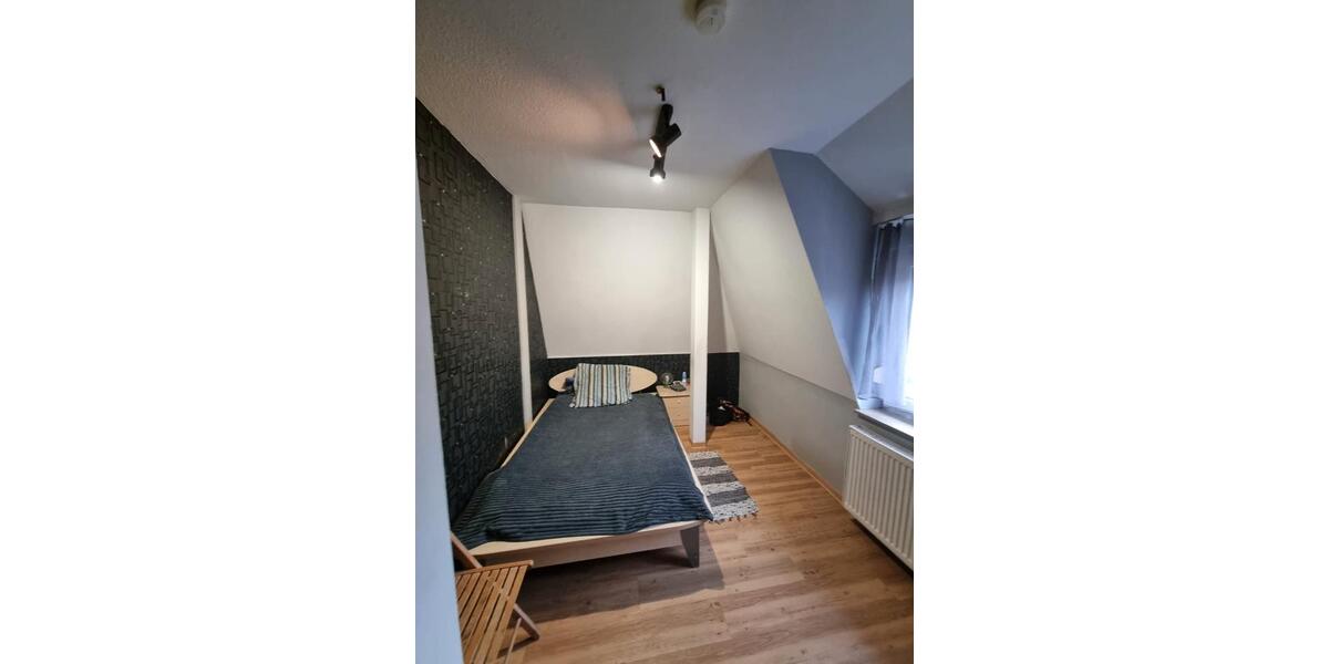 Dachgeschoßwohnung Neukirchen - 5 Zimmer, 100 m&sup2;, 600&euro; | Angebot:26167041