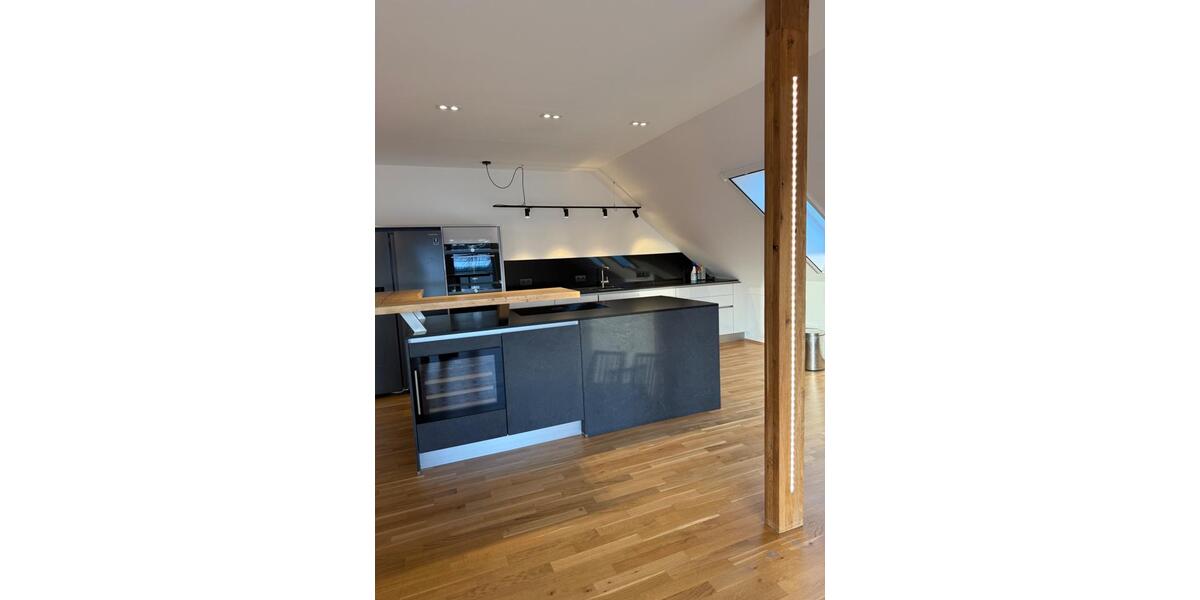 Dachgeschoßwohnung Straubing - 2 Zimmer, 92 m&sup2;, 1.100&euro; | Angebot:24748856