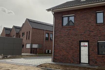 Haus Steinfeld (Oldenburg) - 5 Zimmer, 135 m&sup2;, 1.200&euro; | Angebot:26051489