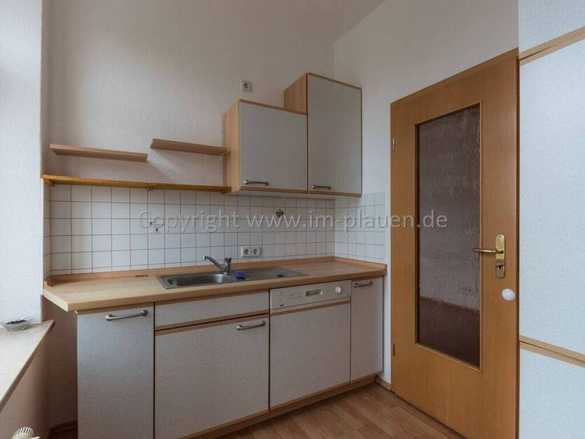 Plauen-Haselbrunn: 3-Zimmer-Wohnung mit Balkon, EBK & Gäste-WC im EG