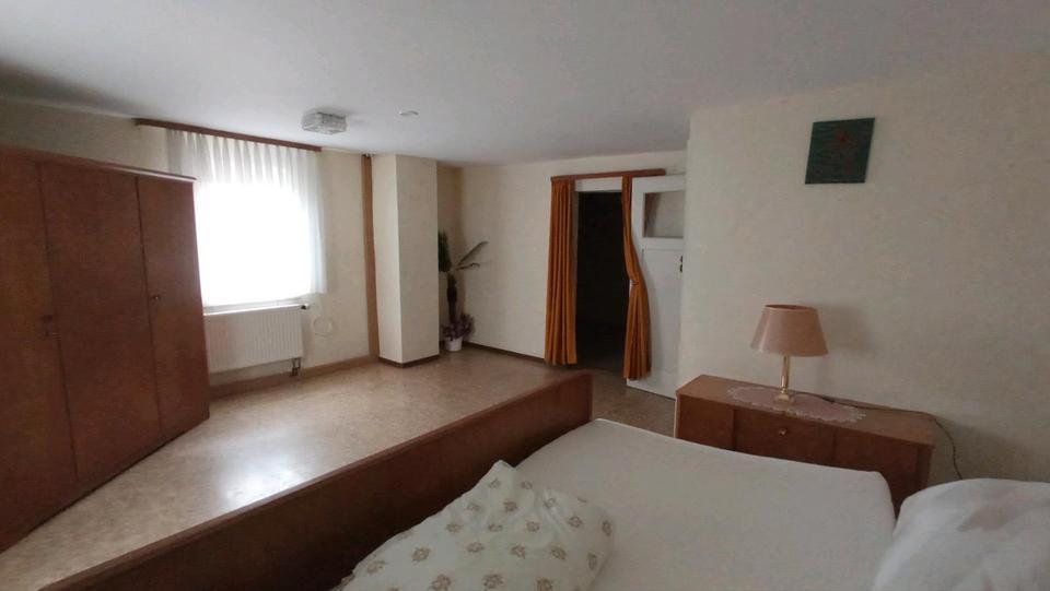Vermiete 3 Zimmerwohnung Altbau 120 m`2