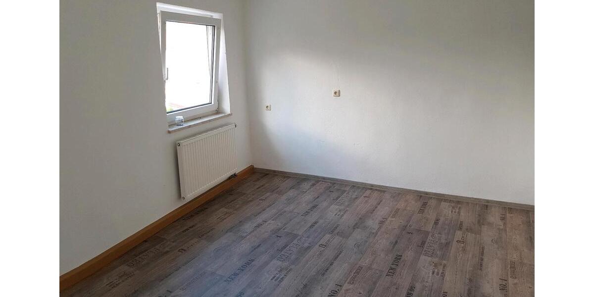 Einfamilienhaus Vohenstrauß - 2 Zimmer, 147 m&sup2;, 750&euro; | Angebot:25853607