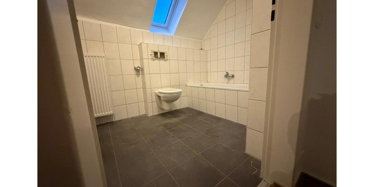 Dachgeschoßwohnung Fröndenberg (Ruhr) - 2 Zimmer, 63 m&sup2;, 480&euro; | Angebot:25407515
