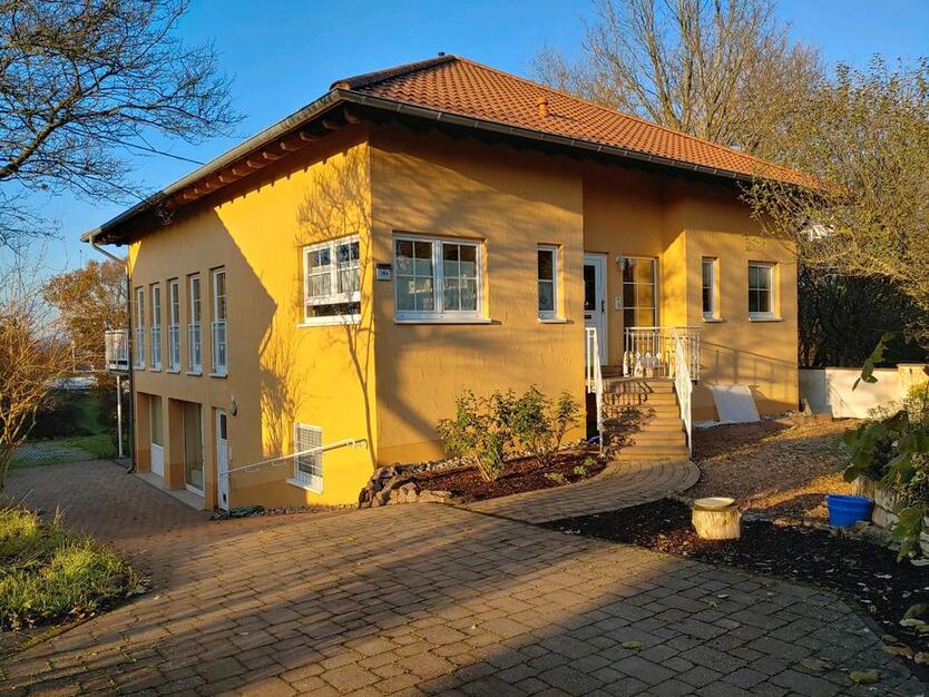 WG-Zimmer möbliert+unmöbliert in mediterraner Villa