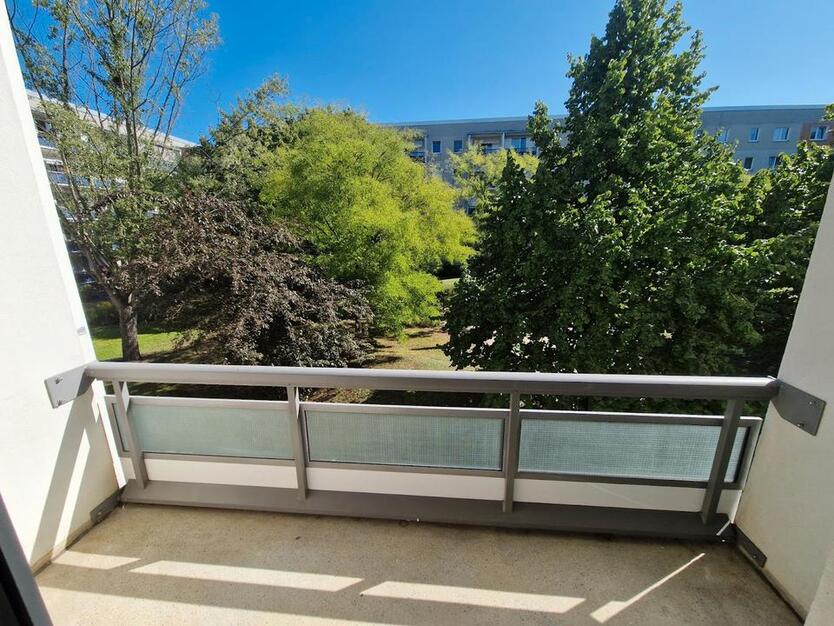 **FAMILIEN WILLKOMMEN**4-Zimmer-Wohnung Balkon 1.Etage Bad mit Wanne ab sofort