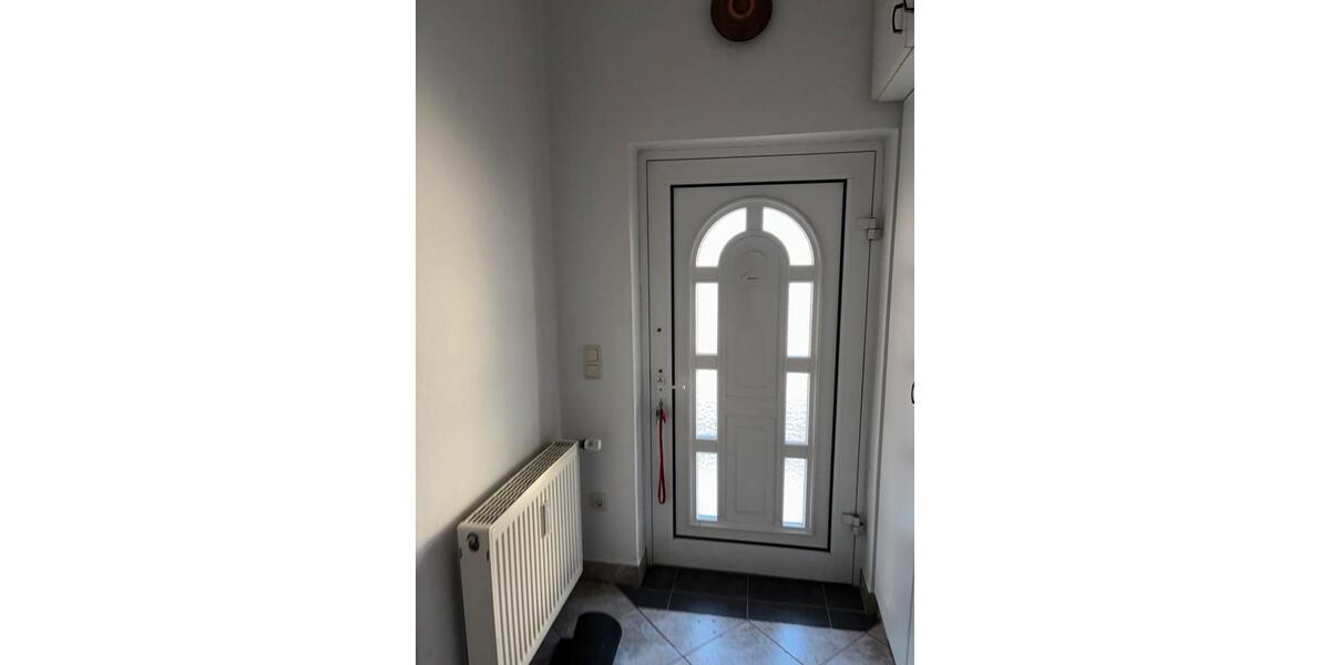 Privatvermietung 4 Raum Wohnung als freistehendes EFH in 09212 4 zimmer