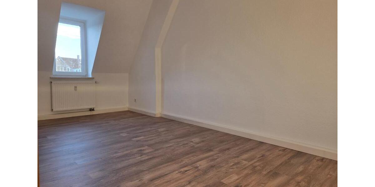 Dachgeschoßwohnung Döbeln - 3 Zimmer, 60 m&sup2;, 125&euro; | Angebot:23788046