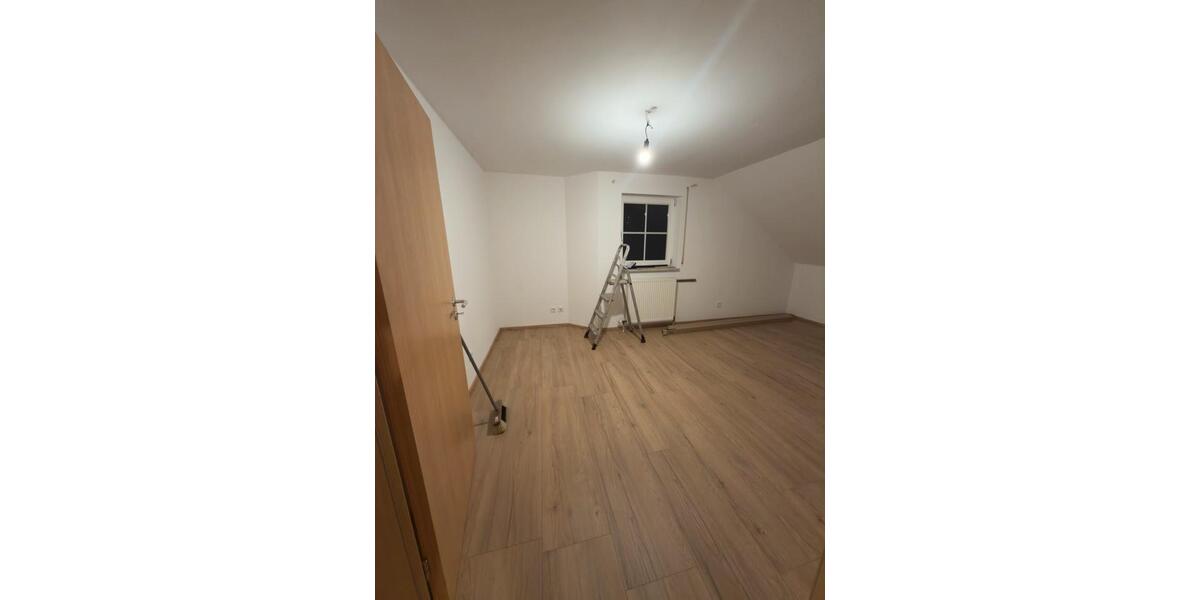 Dachgeschoßwohnung Vilshofen an der Donau - 3 Zimmer, 90 m&sup2;, 950&euro; | Angebot:25833070
