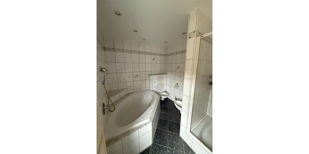 Einfamilienhaus Pfeffenhausen - 7 Zimmer, 244 m&sup2;, 2.000&euro; | Angebot:25300781