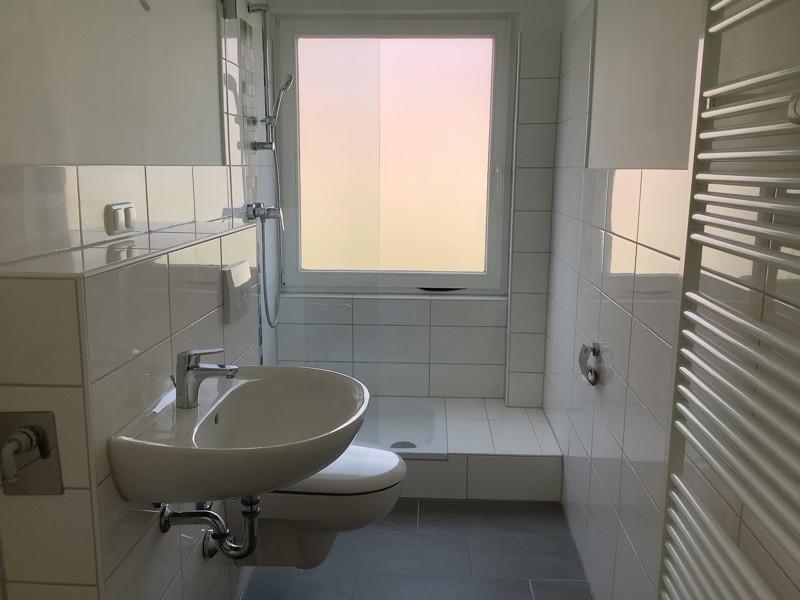 Nette 2,5-Zimmer-Wohnung mit Tageslichtbad zimmer