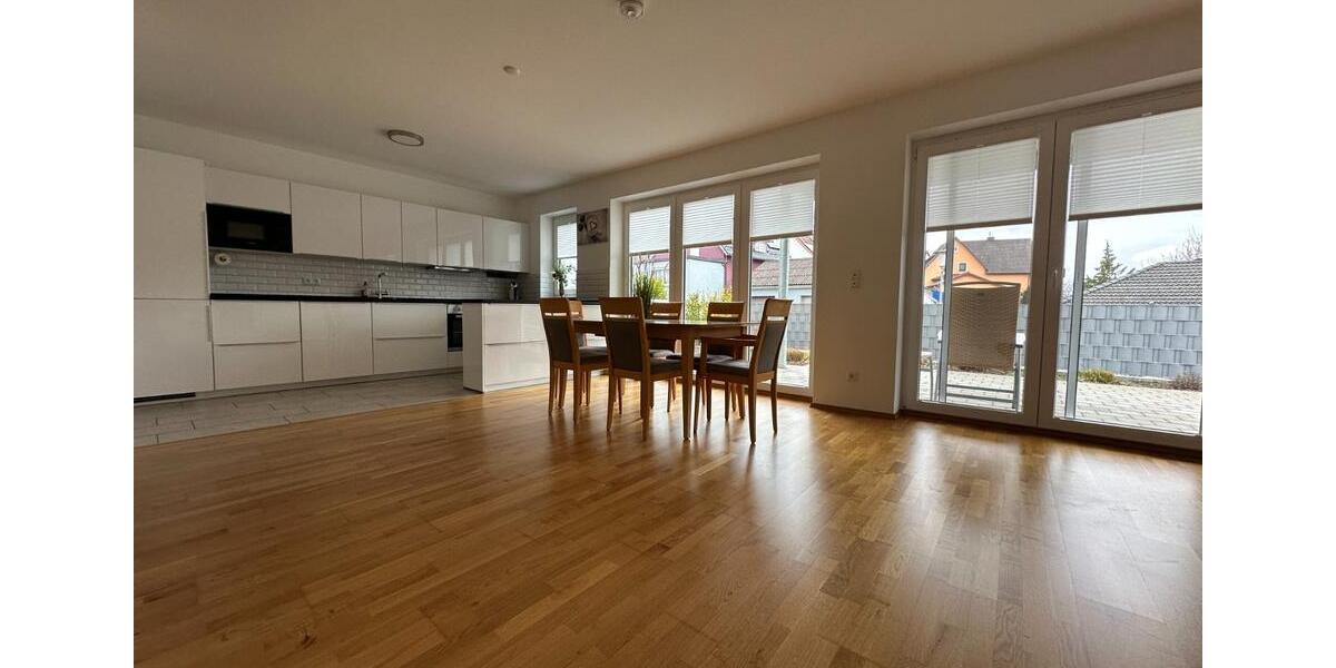 Erdgeschoßwohnung Rödental - 3 Zimmer, 86 m&sup2;, 895&euro; | Angebot:25636486