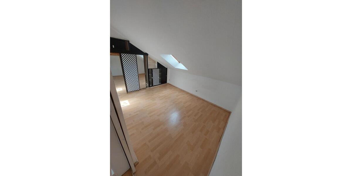 Dachgeschoßwohnung Altenburg - 2 Zimmer, 50 m&sup2;, 470&euro; | Angebot:26338481