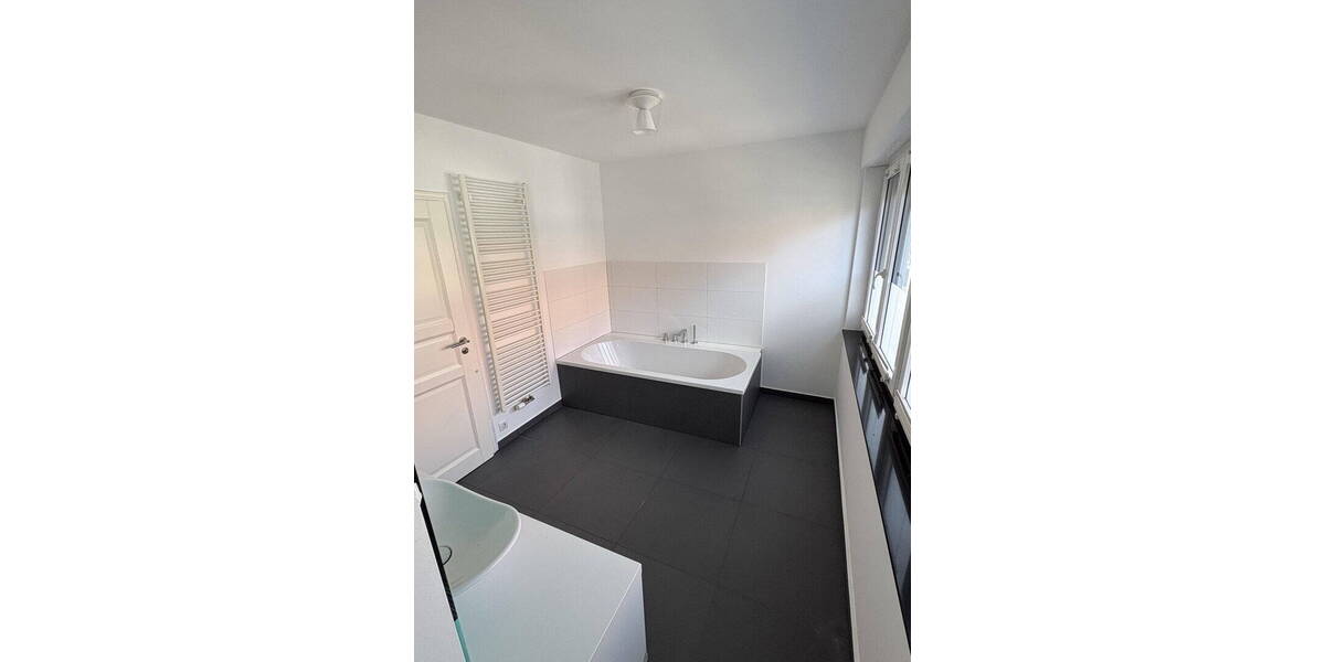 Etagenwohnung Delligsen - 3 Zimmer, 154 m&sup2;, 1.120&euro; | Angebot:26377056