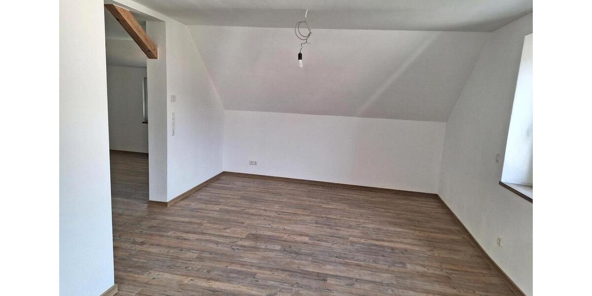 Dachgeschoßwohnung Utzenfeld - 3 Zimmer, 84 m&sup2;, 823&euro; | Angebot:26529061