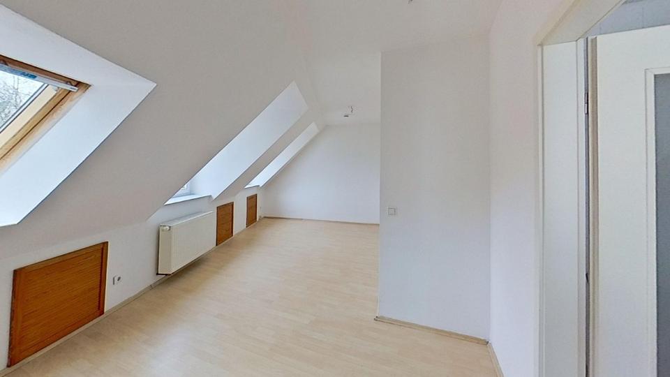 Dachgeschoßwohnung Köthen (Anhalt) - 1 Zimmer, 30 m&sup2;, 200&euro; | Angebot:26148046