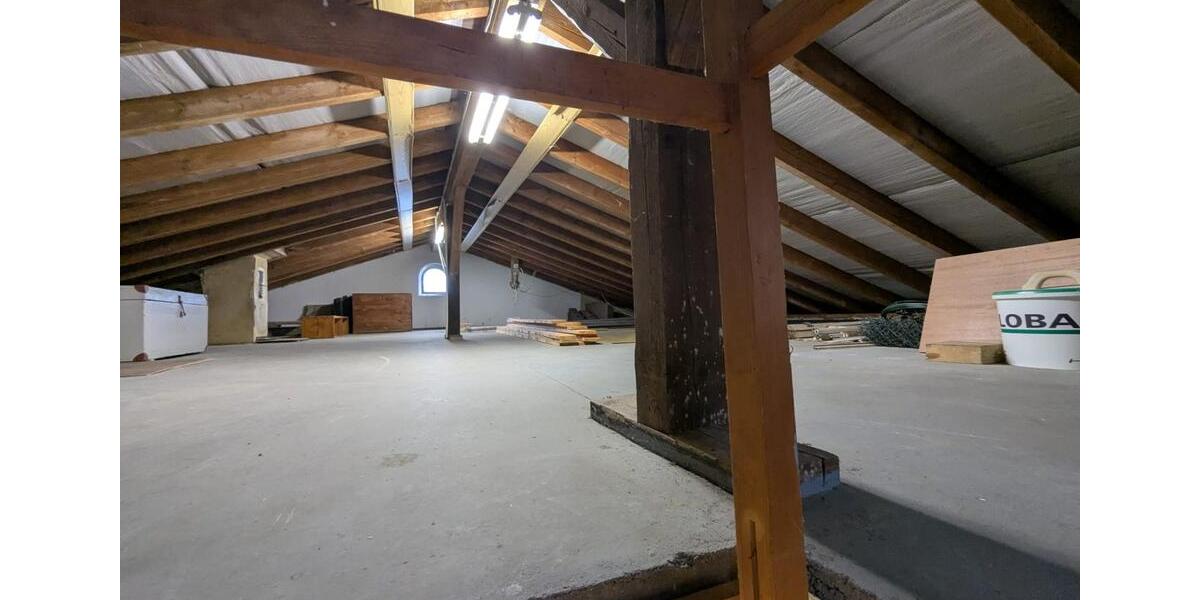 Schönes Haus am Ortsrand von Reichenbach, großes Grundstück 6 zimmer