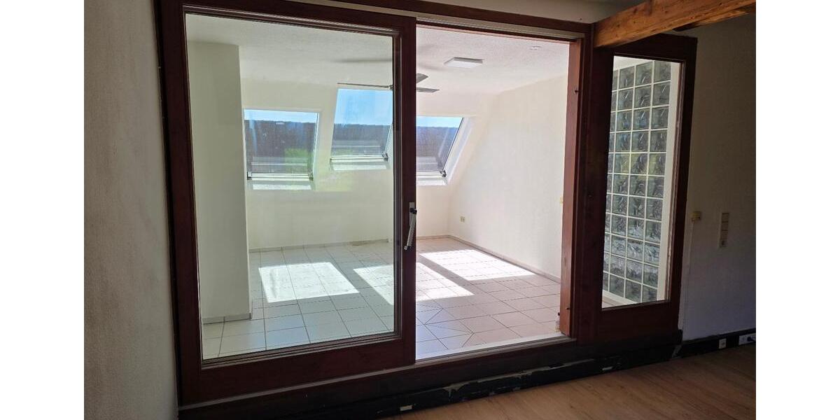 Dachgeschoßwohnung Pforzheim Weststadt - 2 Zimmer, 98 m&sup2;, 850&euro; | Angebot:26603036