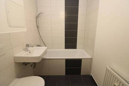 4-Raum-Familientraum mit Wanne u. Balkon!!!