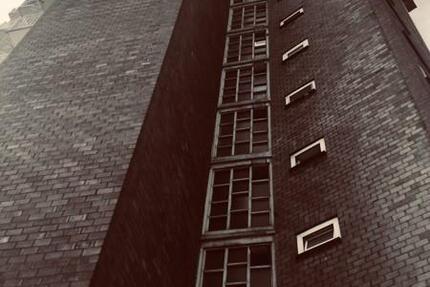 Zentral gelegen: renovierte 2 Zimmer, mit Balkon zimmer