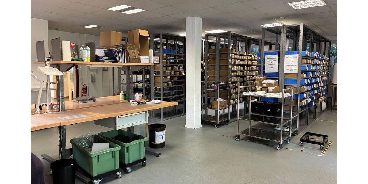 Gewerbeimmobilie Büros & ebenerdige Halle zimmer