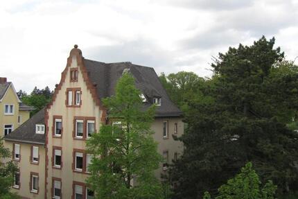 Schöne Obergeschosswohnung mit großem Balkon in sanierter Jugends 3 zimmer