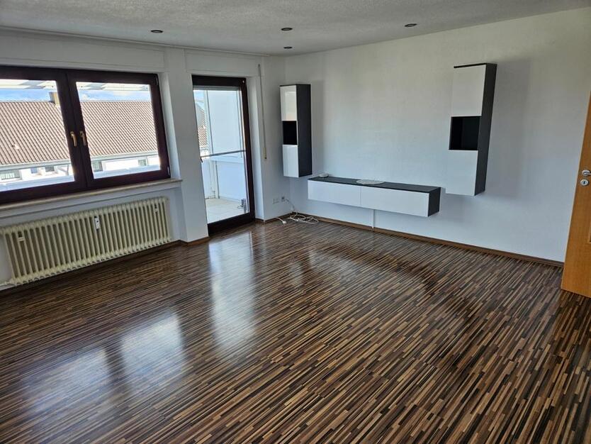 3-Zimmer-Wohnung mit Küche, Garage, Balkon