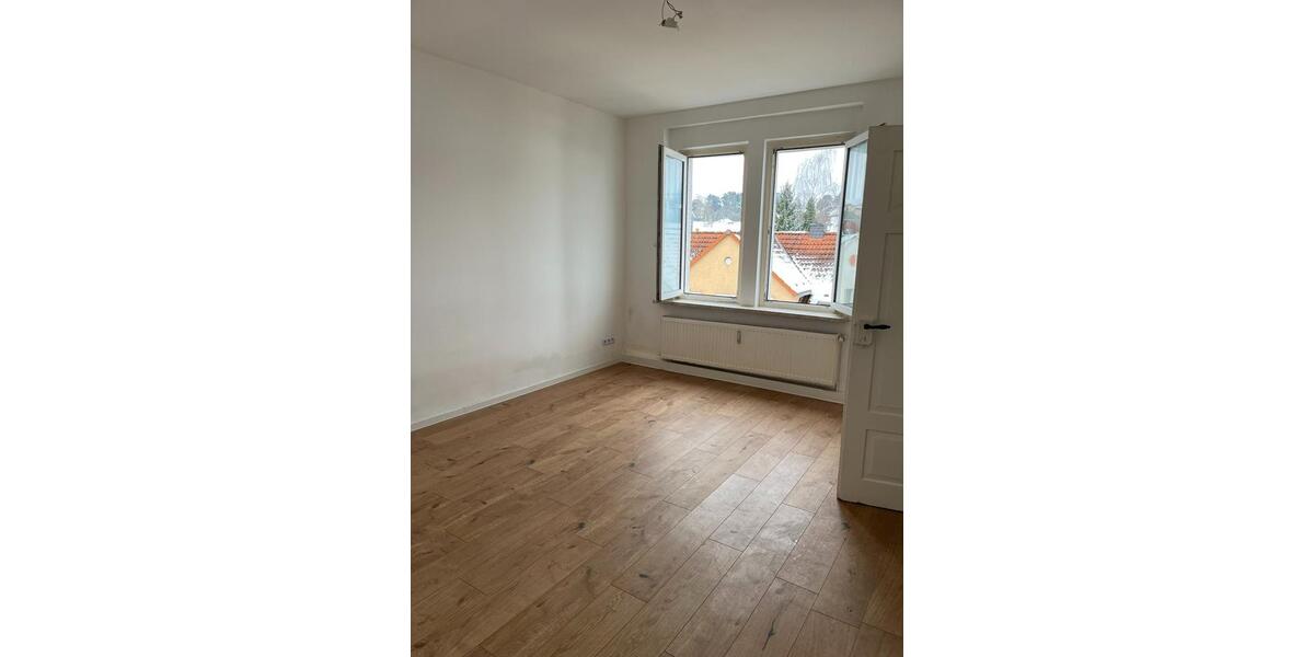 Dachgeschoßwohnung Crimmitschau - 2.5 Zimmer, 56 m&sup2;, 320&euro; | Angebot:24522437