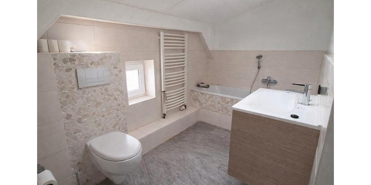 Dachgeschoßwohnung Burg - 3 Zimmer, 88 m&sup2;, 660&euro; | Angebot:26647181
