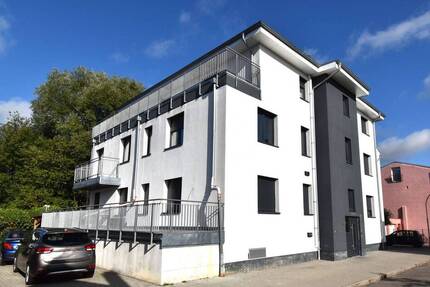 HELL - MODERN - BALKON - FAHRSTUHL - STELLPLATZ!
