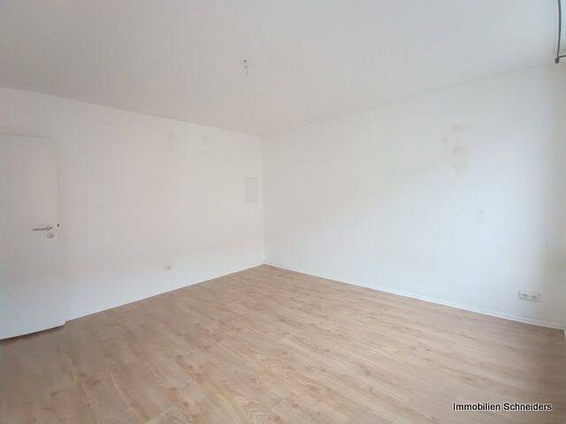 Etagenwohnung Krefeld Dießem/Lehmheide - 3 Zimmer, 110 m&sup2;, 810&euro; | Angebot:26027785