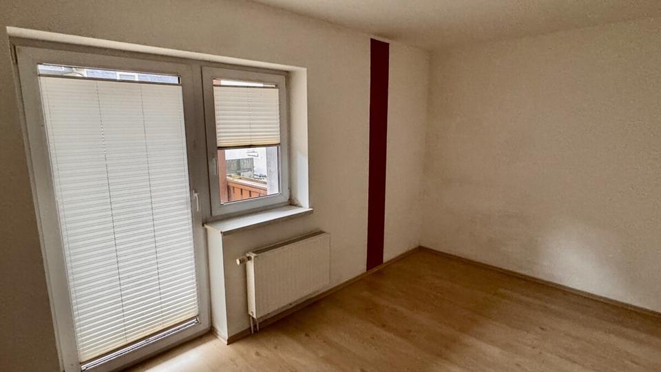 Etagenwohnung Großschirma - 2 Zimmer, 62 m&sup2;, 465&euro; | Angebot:25660115