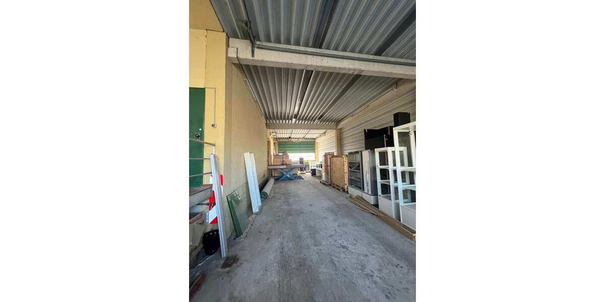 Lagerhalle mit überdachter Ladezone und großem Außenbereich. - Gewerbeobjekt Lübbecke | Angebot:27254315