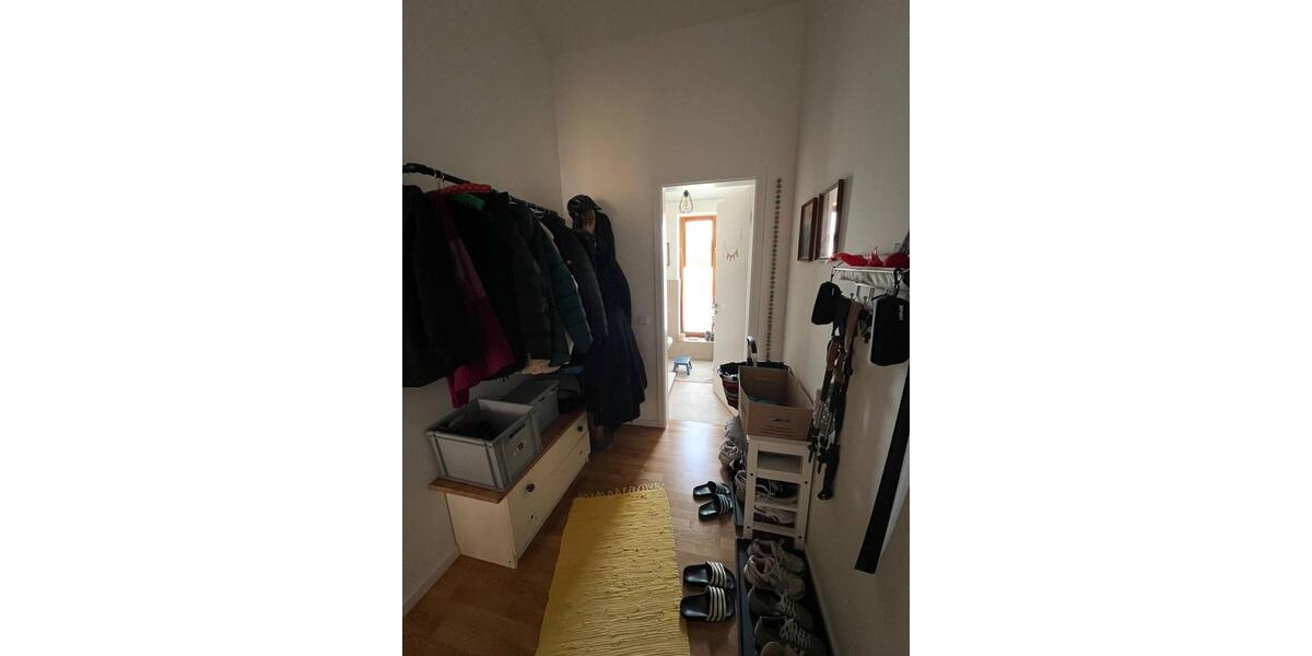 Luftiges WG-Zimmer in riesiger lichtdurchfluteter Wohnung zimmer