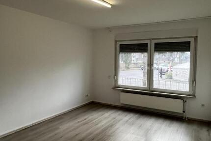 ~ 2 Kaltmieten geschenktn bis 31.12.2025 anmieten! + EG-Wohnung in ruhiger mit Laminat und geweißt ~ 3 zimmer