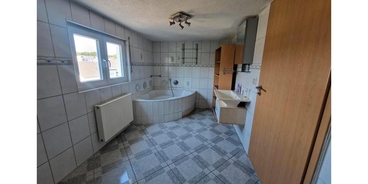 Etagenwohnung Bretten - 4 Zimmer, 95 m&sup2;, 950&euro; | Angebot:26677331