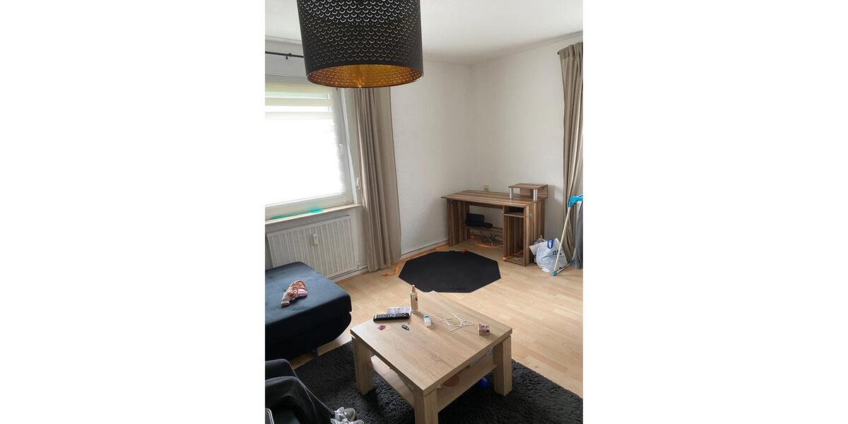 Sehr schöne und helle 2 Zimmer-Wohnung in zentraler Lage zimmer