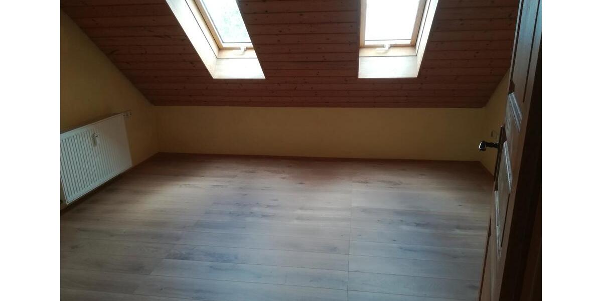 Dachgeschoßwohnung Gerolzhofen - 3 Zimmer, 103 m&sup2;, 720&euro; | Angebot:26521935