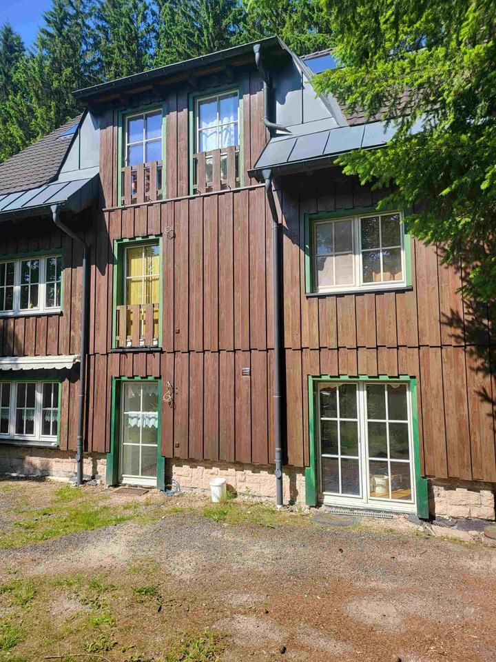Teilmöbilierte 3- Zimmer-Wohnung in idyllischer Lage – Verfügbar!