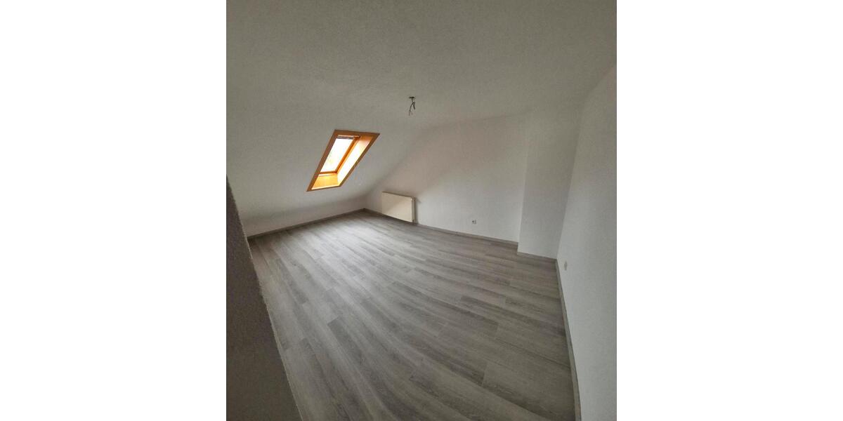Dachgeschoßwohnung Saarbrücken West - 3 Zimmer, 50 m&sup2;, 600&euro; | Angebot:26536779