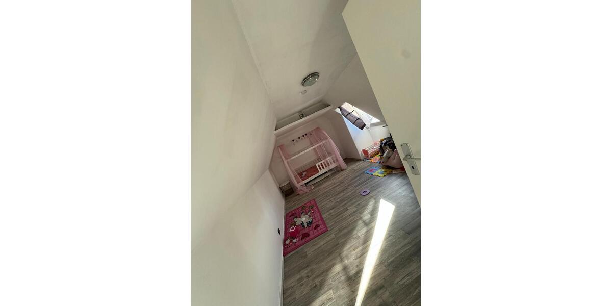 Dachgeschoßwohnung Steinwiesen - 3 Zimmer, 140 m&sup2;, 650&euro; | Angebot:26145535