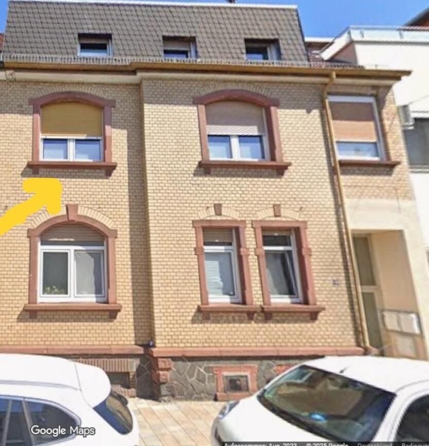 HausmeisterWohnung: Schöne 2-ZW mit großer Balkonterrasse