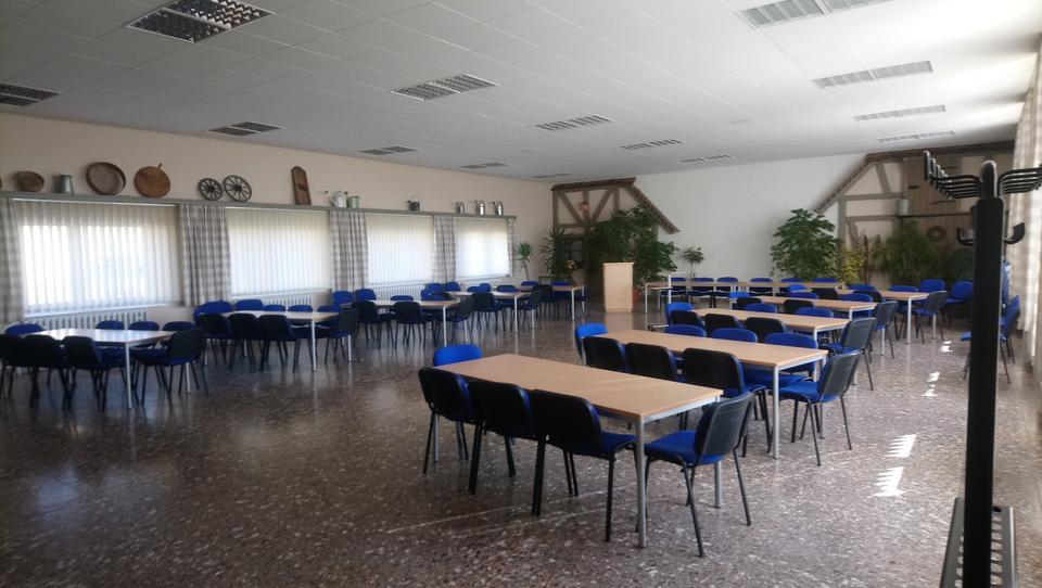 Großer Saal mit Nebenräumen und Küche, barrierearm zimmer